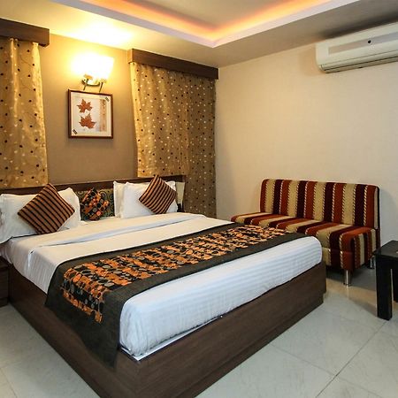Oyo 4161 Hotel Shailly Inn Ahmedabad Buitenkant foto
