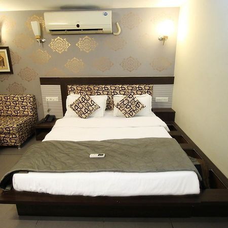 Oyo 4161 Hotel Shailly Inn Ahmedabad Buitenkant foto