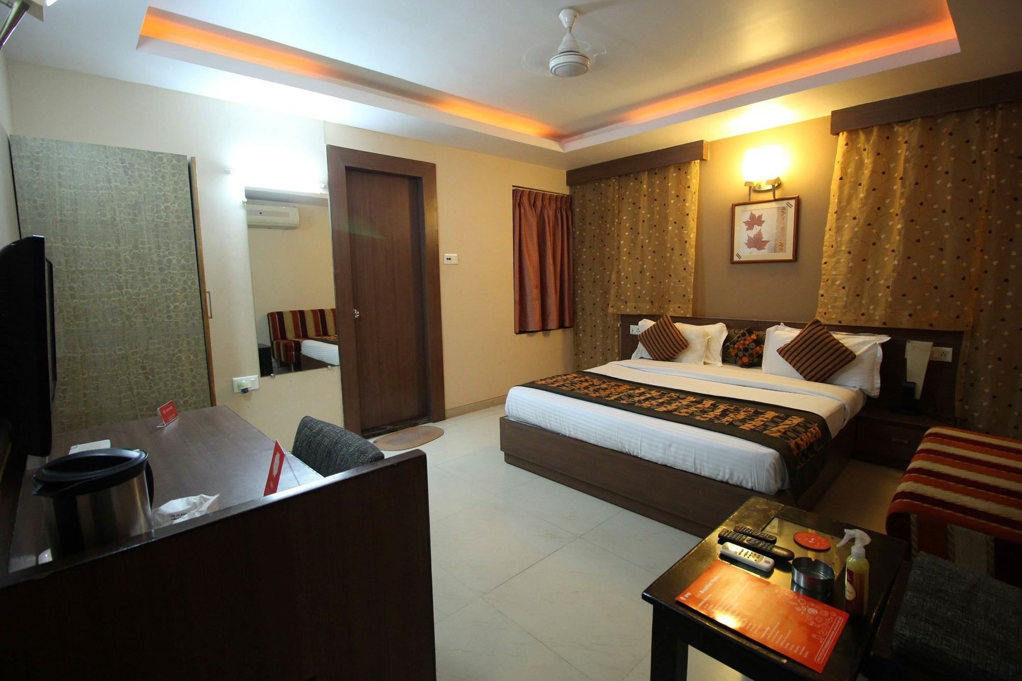 Oyo 4161 Hotel Shailly Inn Ahmedabad Buitenkant foto