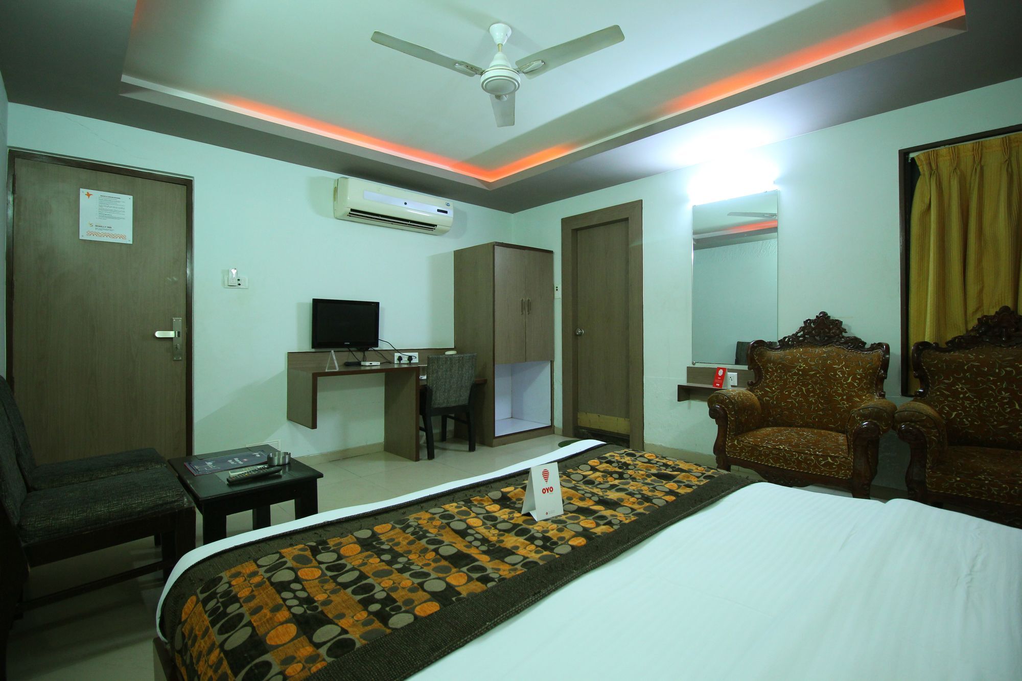 Oyo 4161 Hotel Shailly Inn Ahmedabad Buitenkant foto