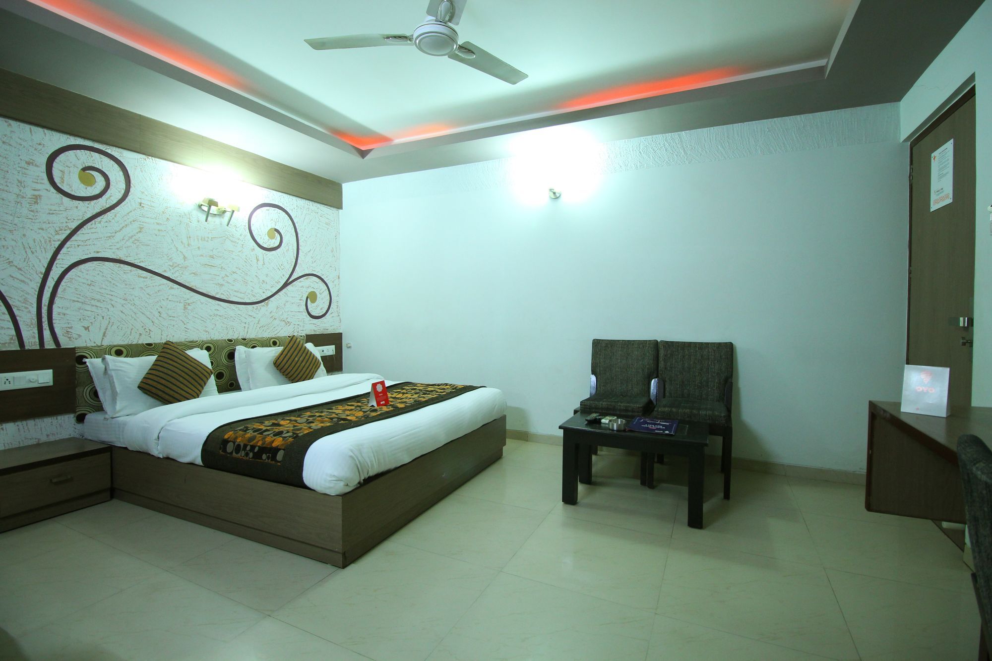 Oyo 4161 Hotel Shailly Inn Ahmedabad Buitenkant foto