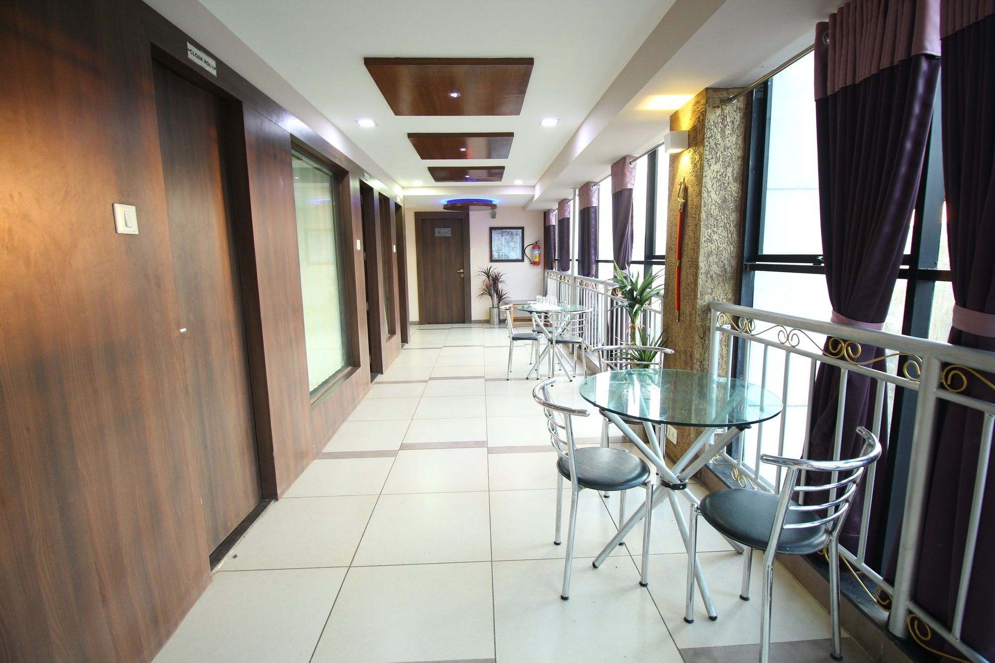 Oyo 4161 Hotel Shailly Inn Ahmedabad Buitenkant foto