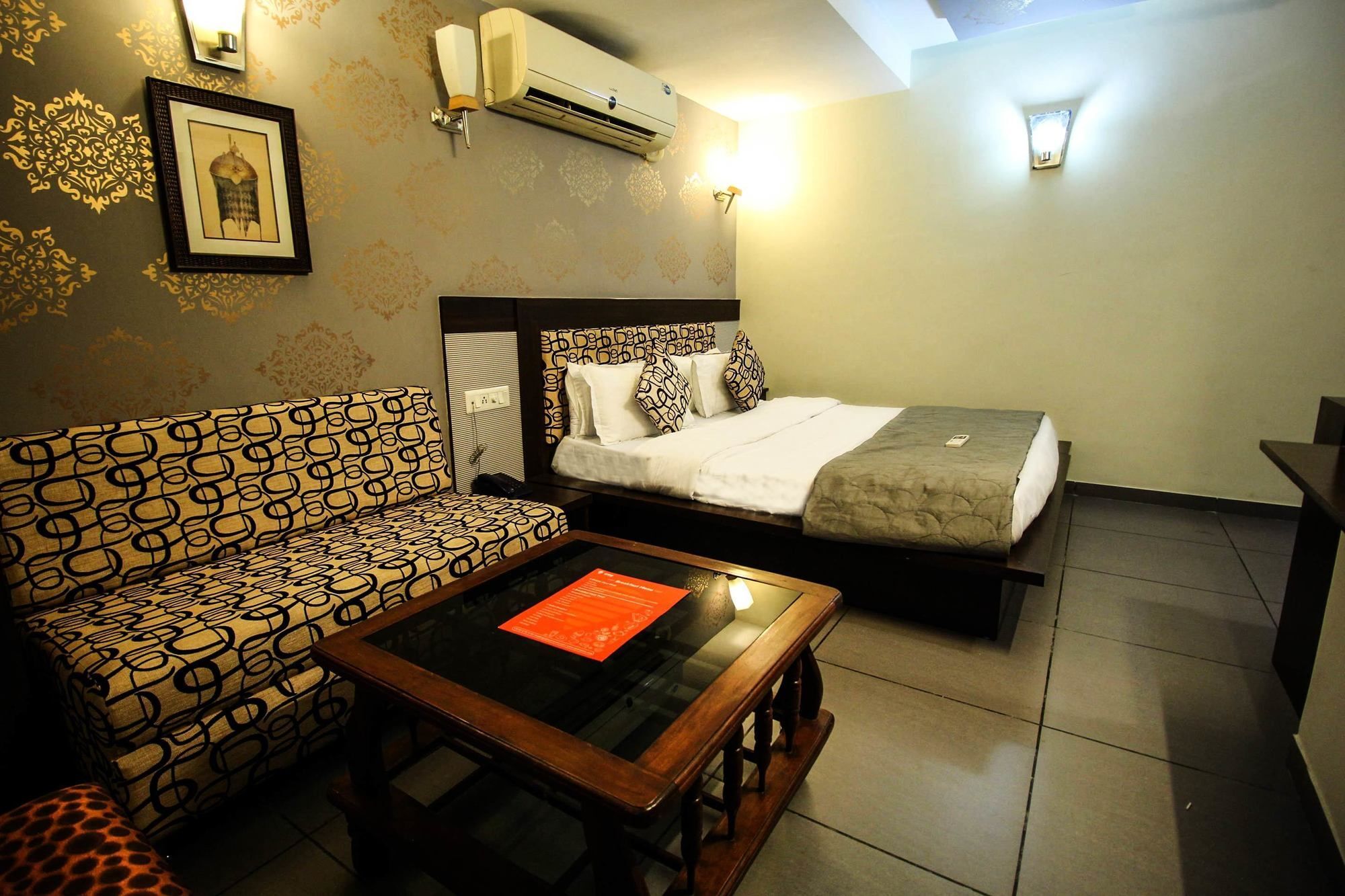 Oyo 4161 Hotel Shailly Inn Ahmedabad Buitenkant foto