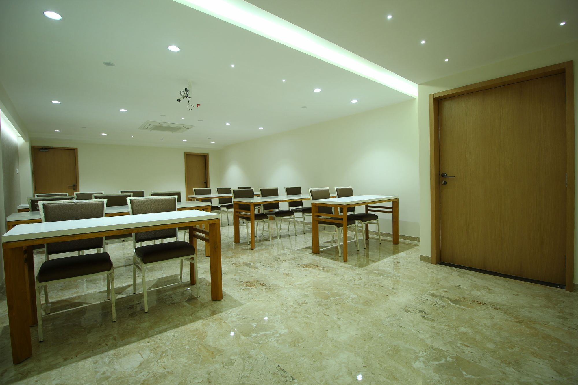 Oyo 4161 Hotel Shailly Inn Ahmedabad Buitenkant foto