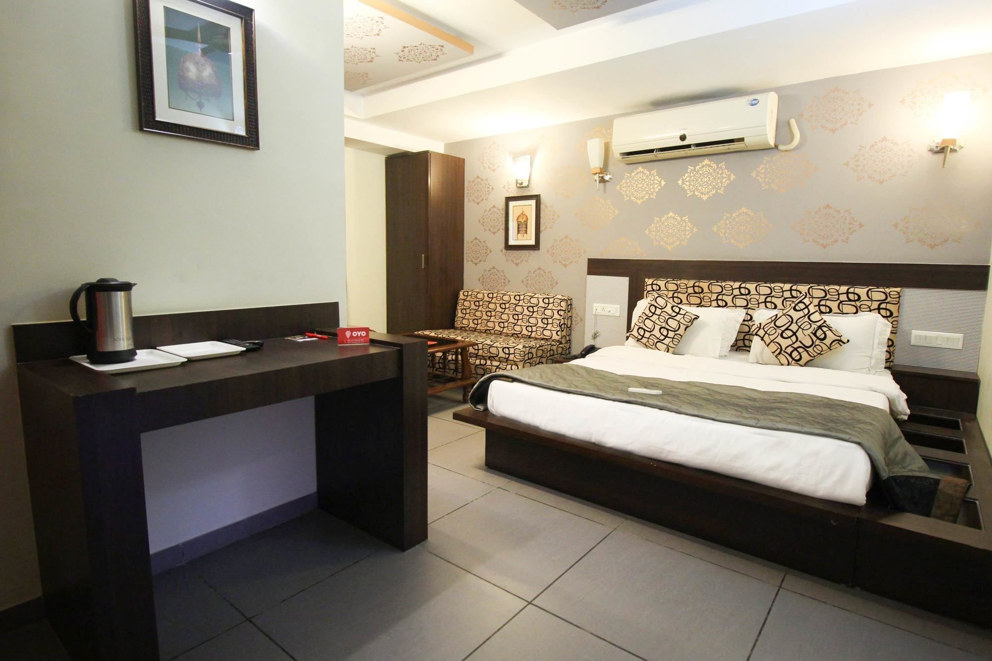 Oyo 4161 Hotel Shailly Inn Ahmedabad Buitenkant foto